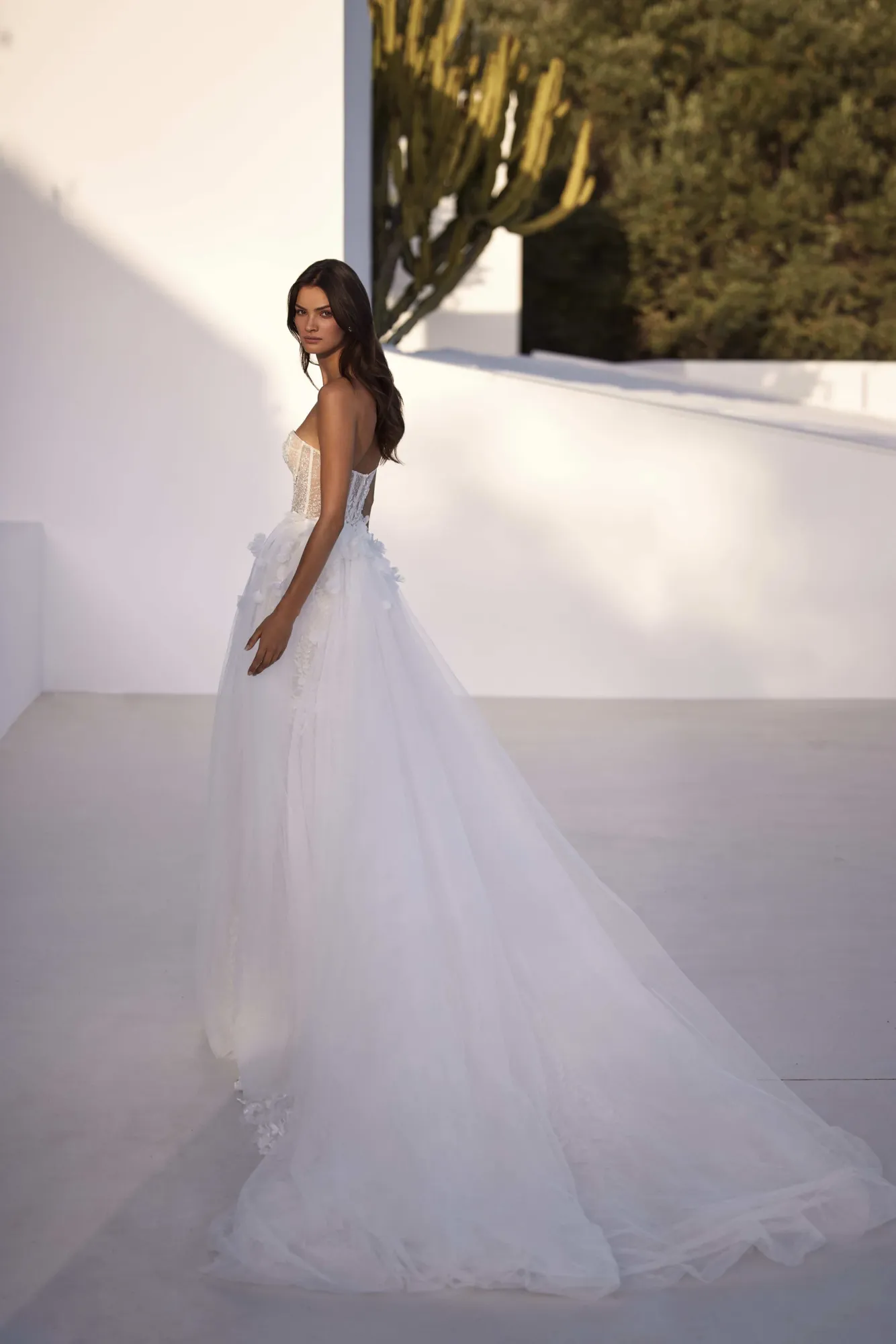 robe de mariée sirène en tulle florale et paillettes salvatora milla nova marseille