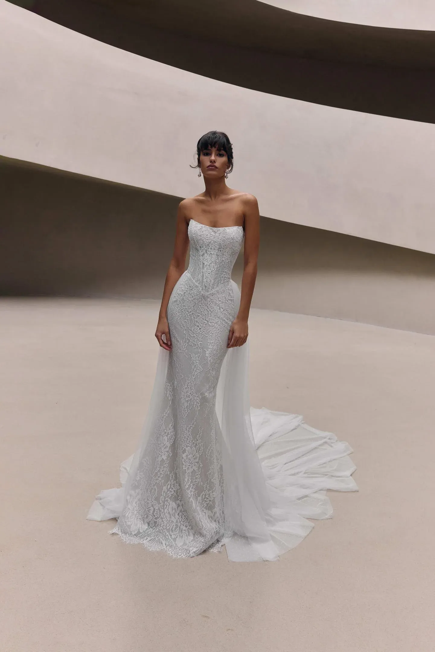 Robe de mariée fourreau sans manches Olvaria Milla Nova Marseille