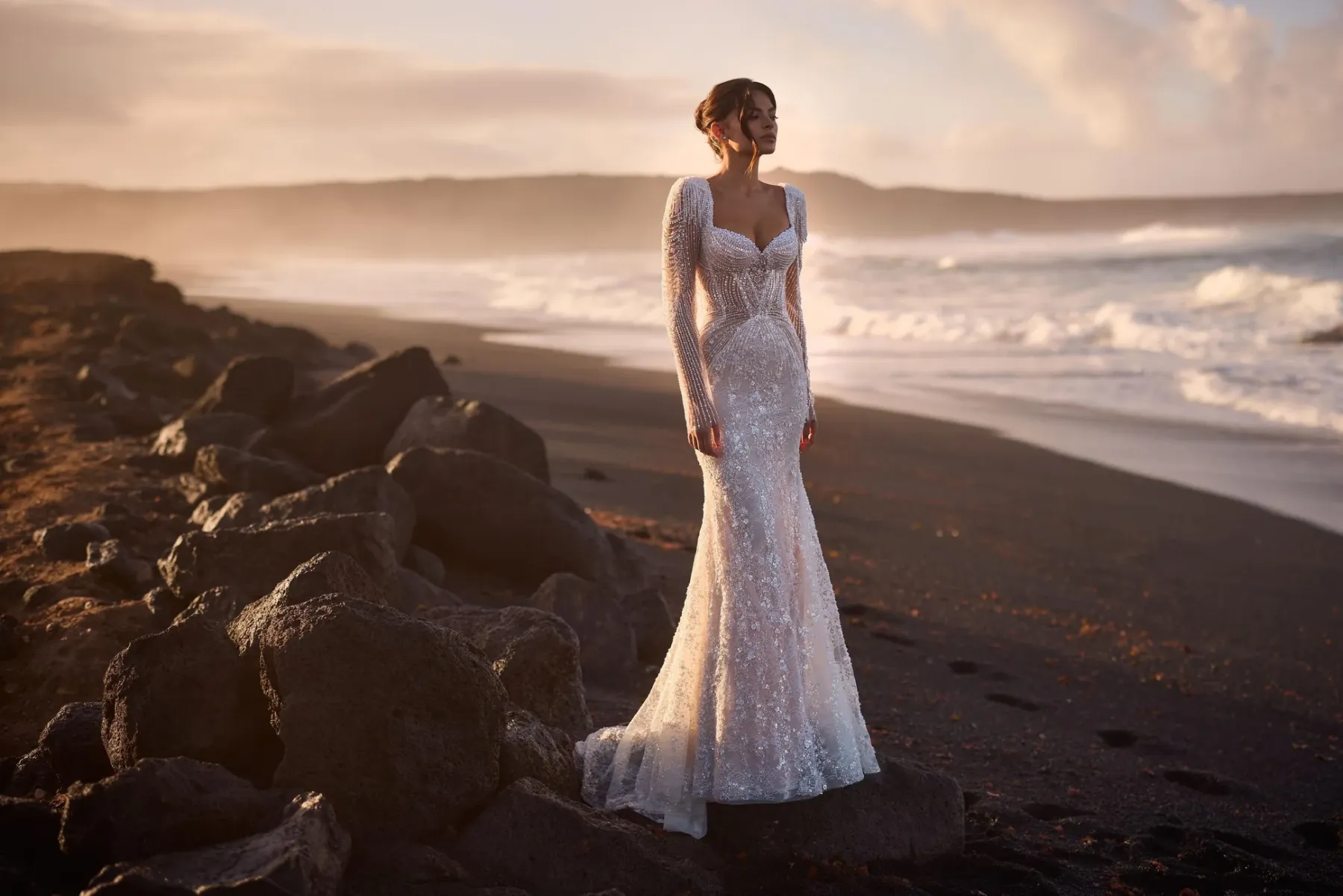 robe de mariée sirène paillettes et perles manches longues blanchette milla nova marseille