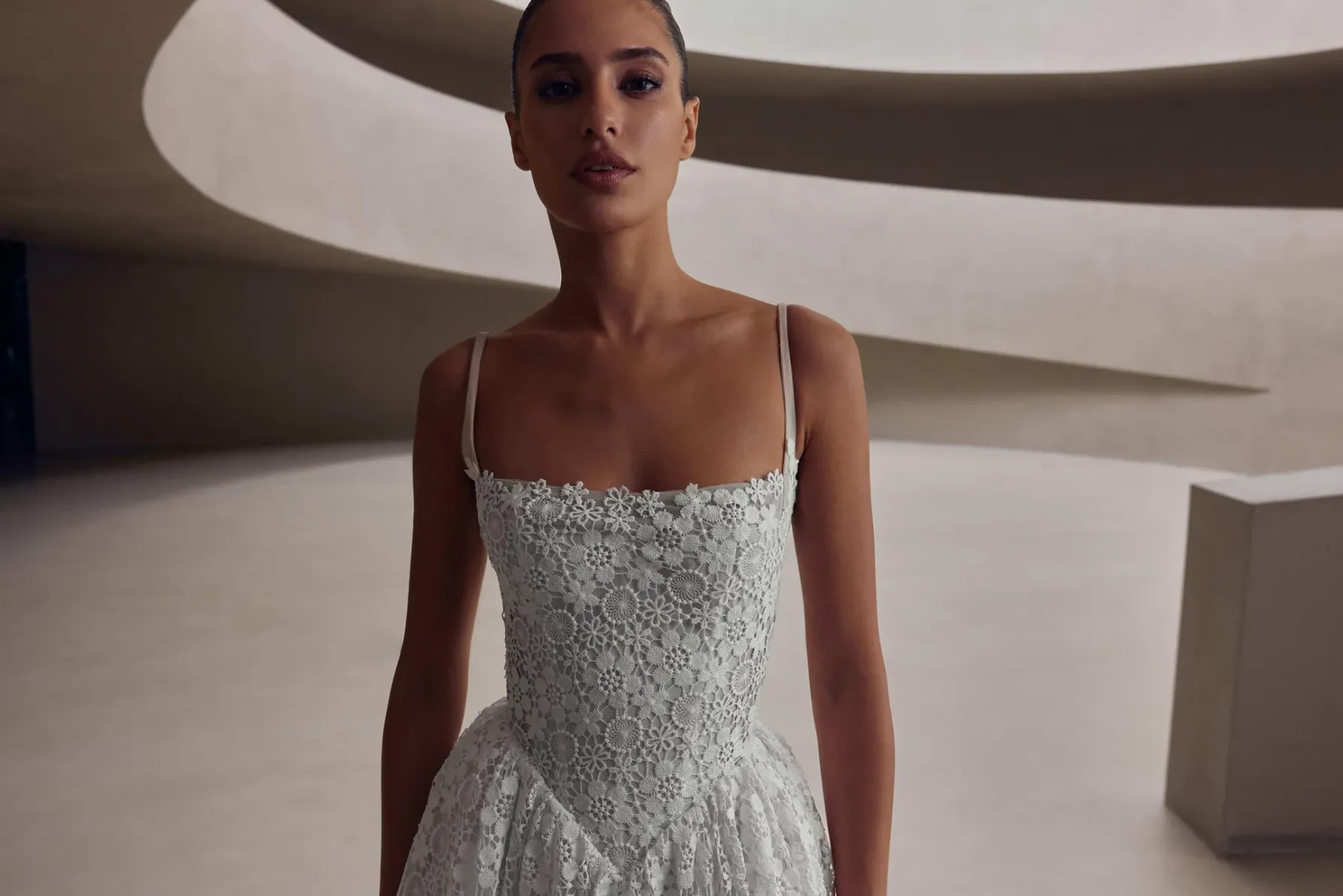 Robe de mariée trapèze en dentelle florale Vanyelle Milla Nova Marseille