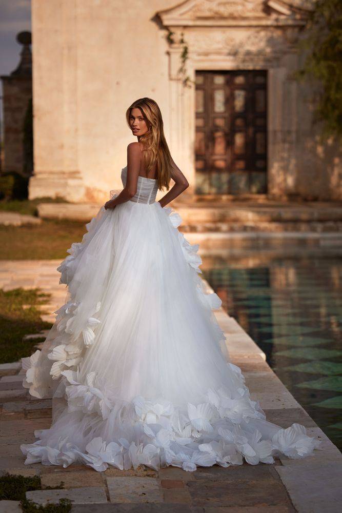 Robe de mariée Milla Nova modèle Batista chez Sonia B Marseille