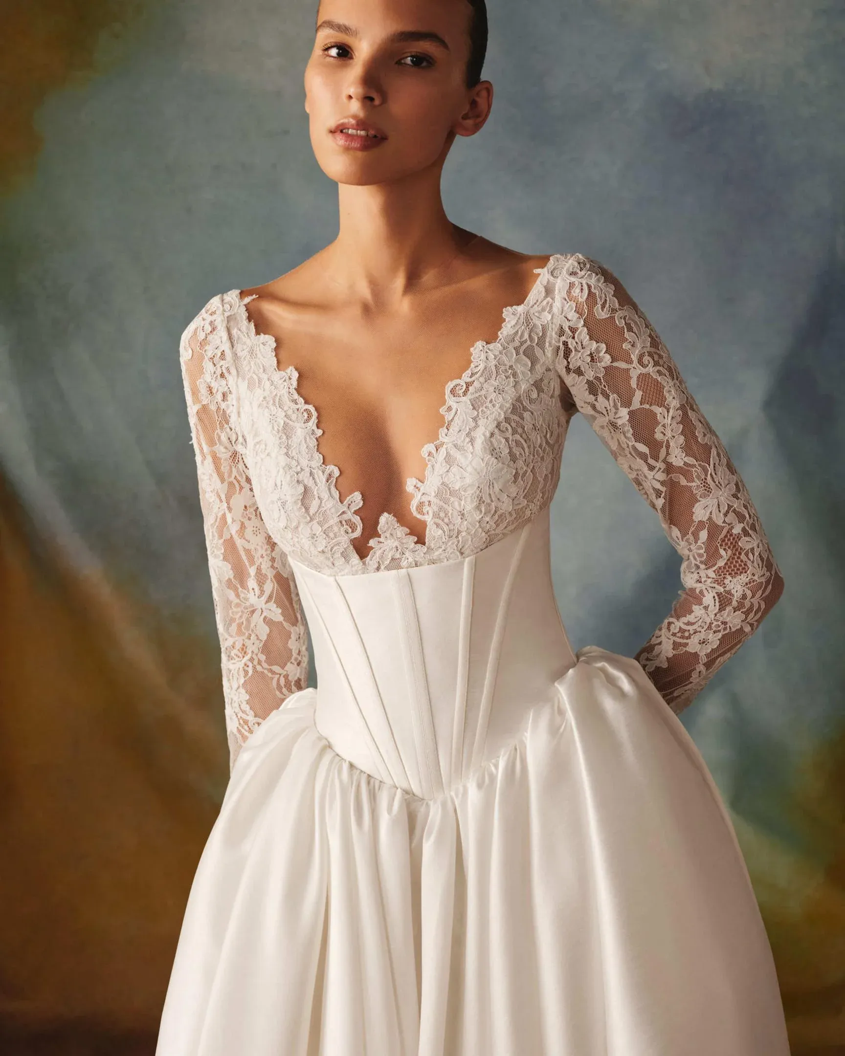 Robe de mariée trapèze en dentelle à manches longues corset Alba Milla Nova marseille 