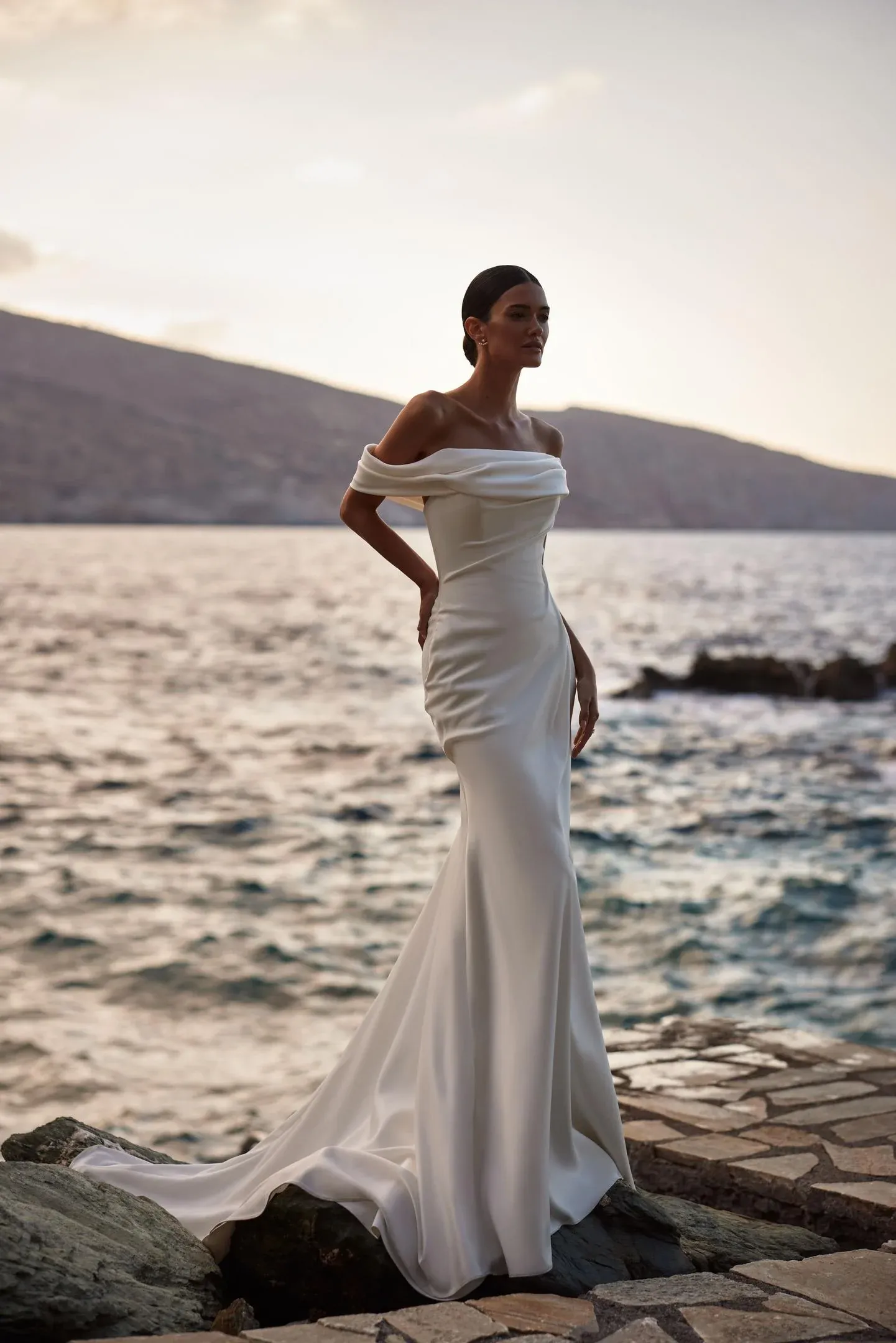 robe de mariée sirène satin fines bretelles amarella milla nova marseille
