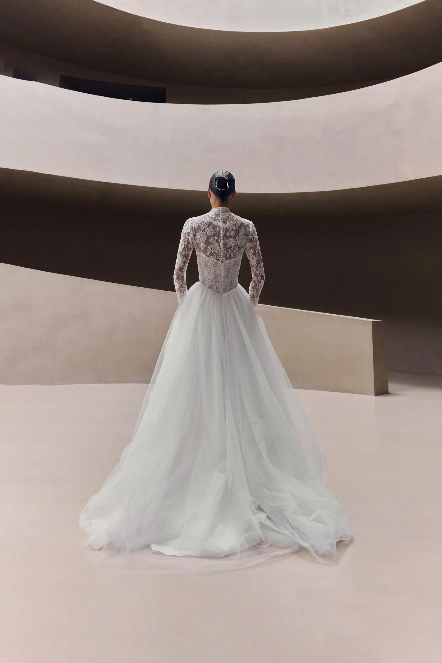 Robe de mariée trapèze en dentelle Chantilly annamaria milla nova marseille