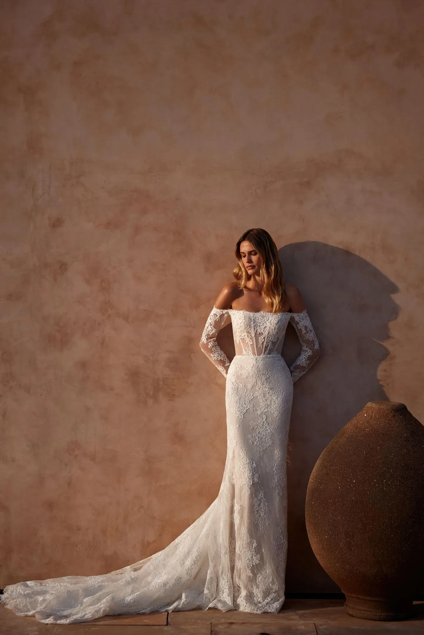 robe de mariée sirène épaules dénudées en dentelle clémence milla nova marseille