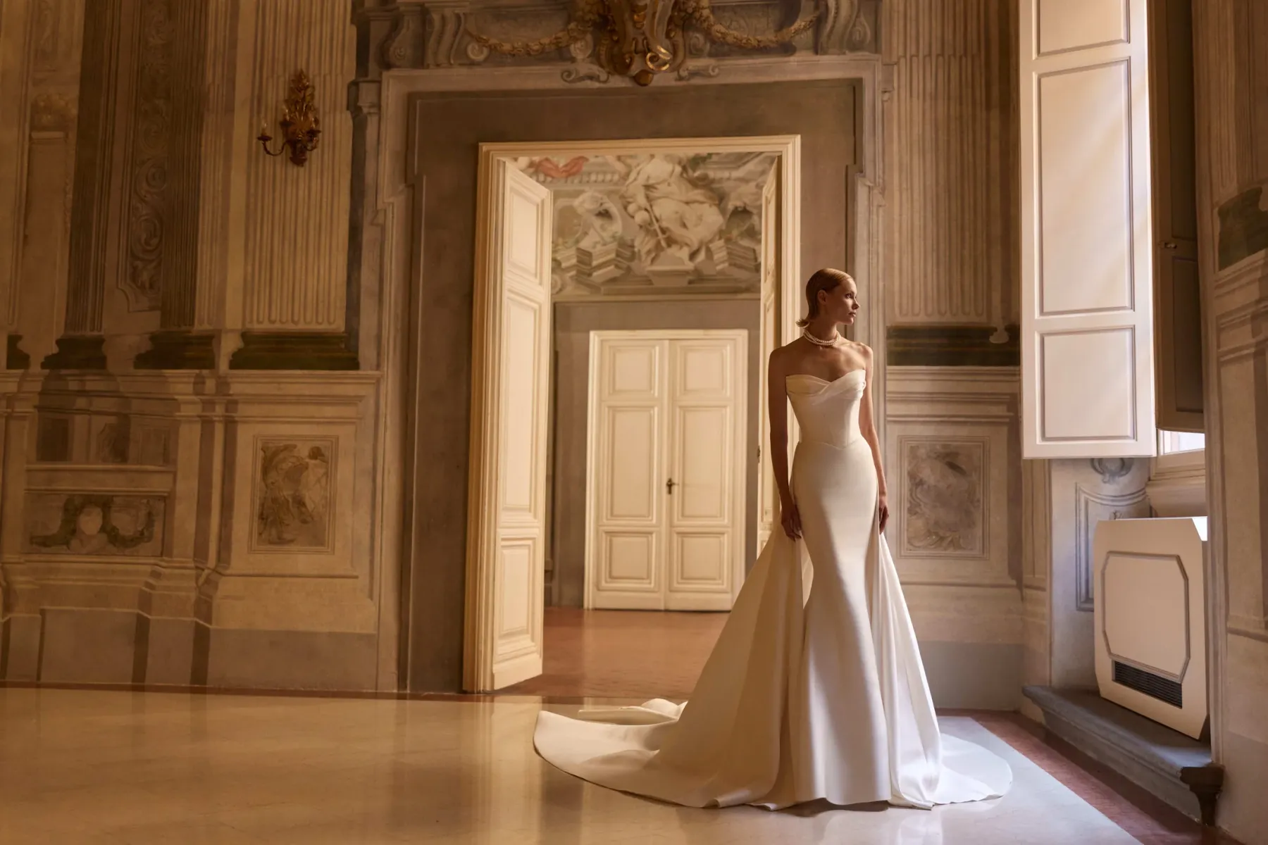 Robe de mariée bustier sirène en mikado traîne amovible spectaculaire Elanith milla nova marseille