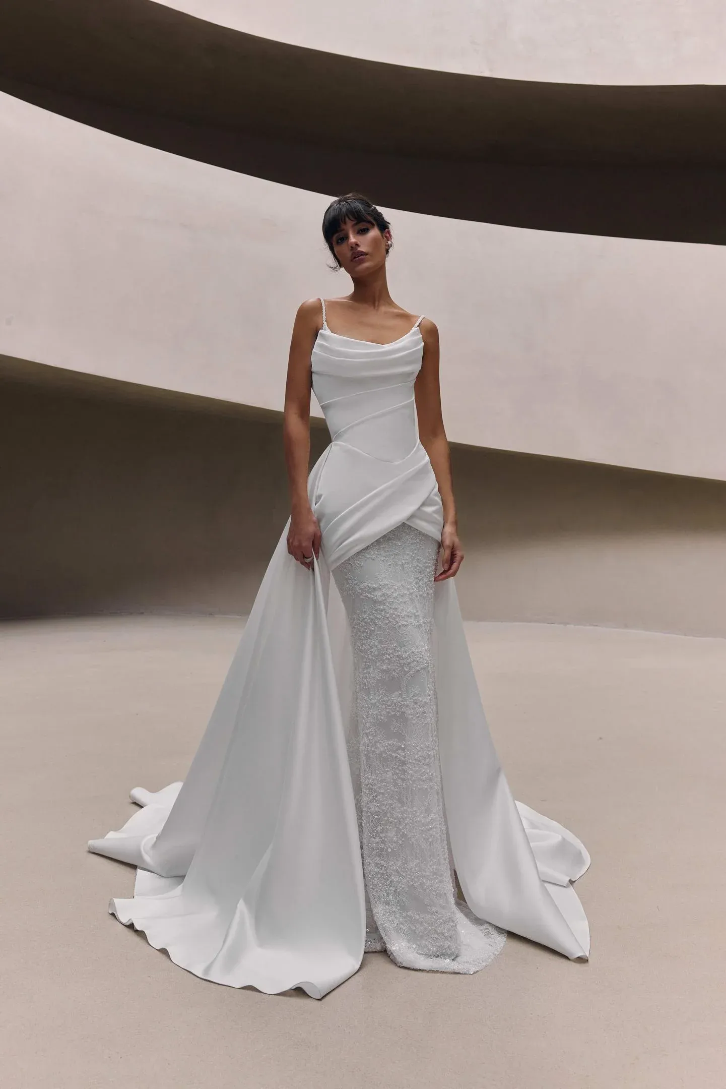 Robe de mariée fourreau à fines bretelles sequins Elthera milla nova marseille