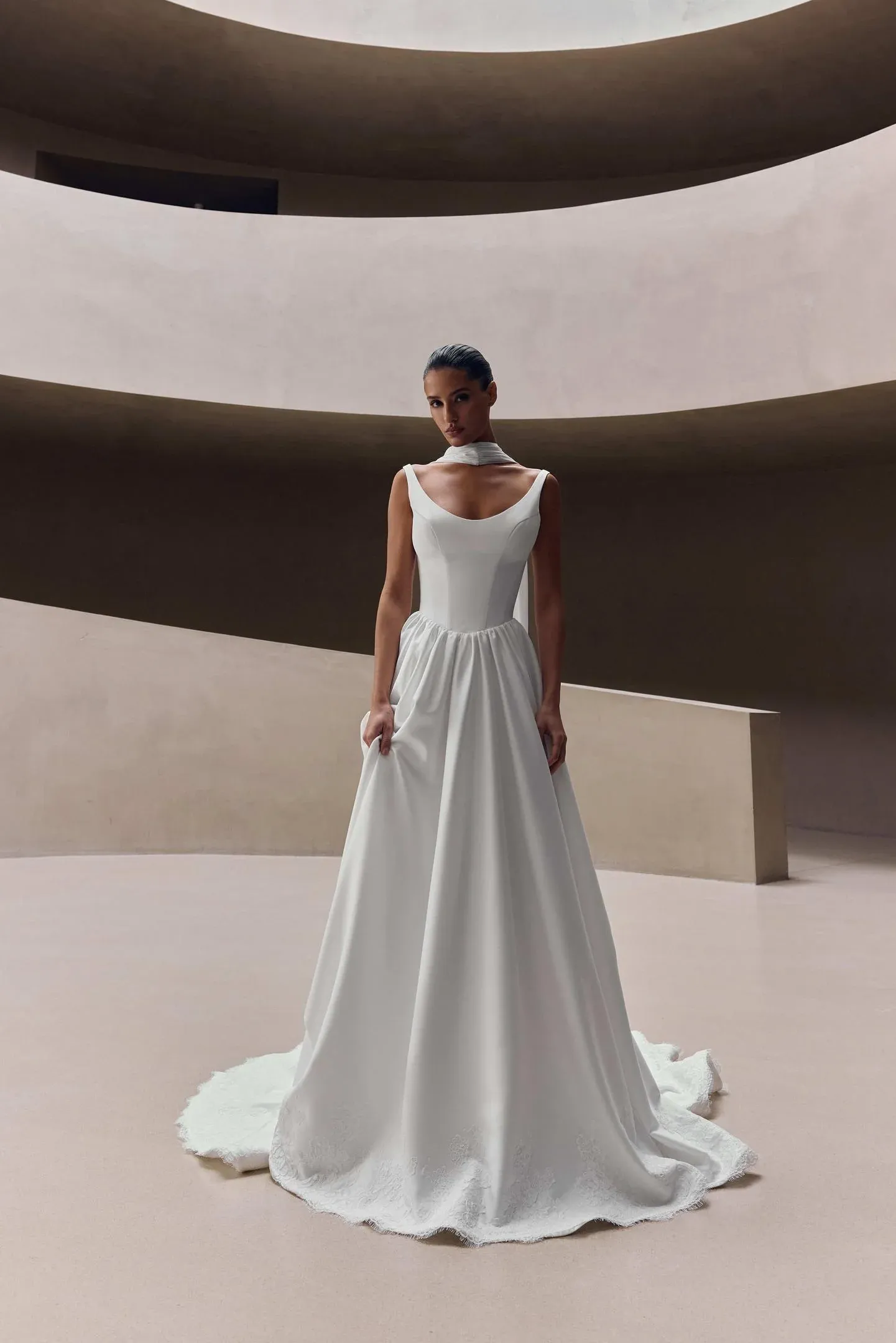 ACCESSOIRE DE ROBE DE MARIÉE ELYSSAR FOULARD  MILLA NOVA COLLECTION 2027  CHEZ SONIAB MARSEILLE