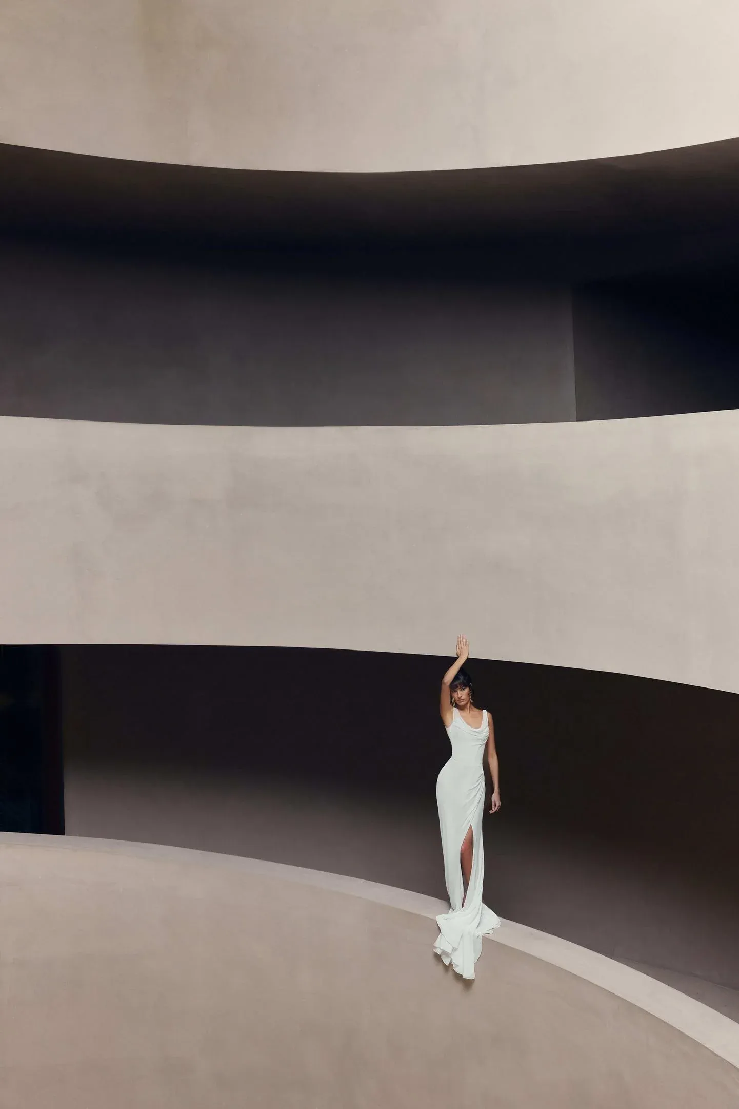 Robe de mariée en mousseline ajustée à larges bretelles ismerelle milla nova marseille