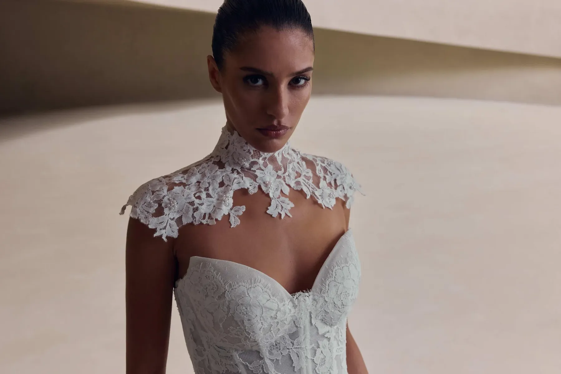 Robe de mariée sirène en dentelle bustier sans bretelles lavelline milla nova marseille