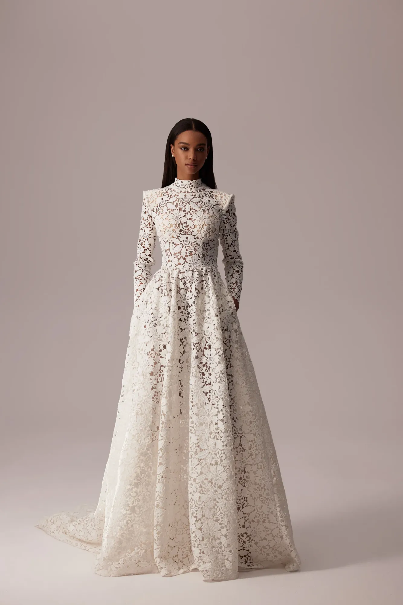 Robe de mariée trapèze dentelle florale dos nu Meadow Milla Nova Marseille