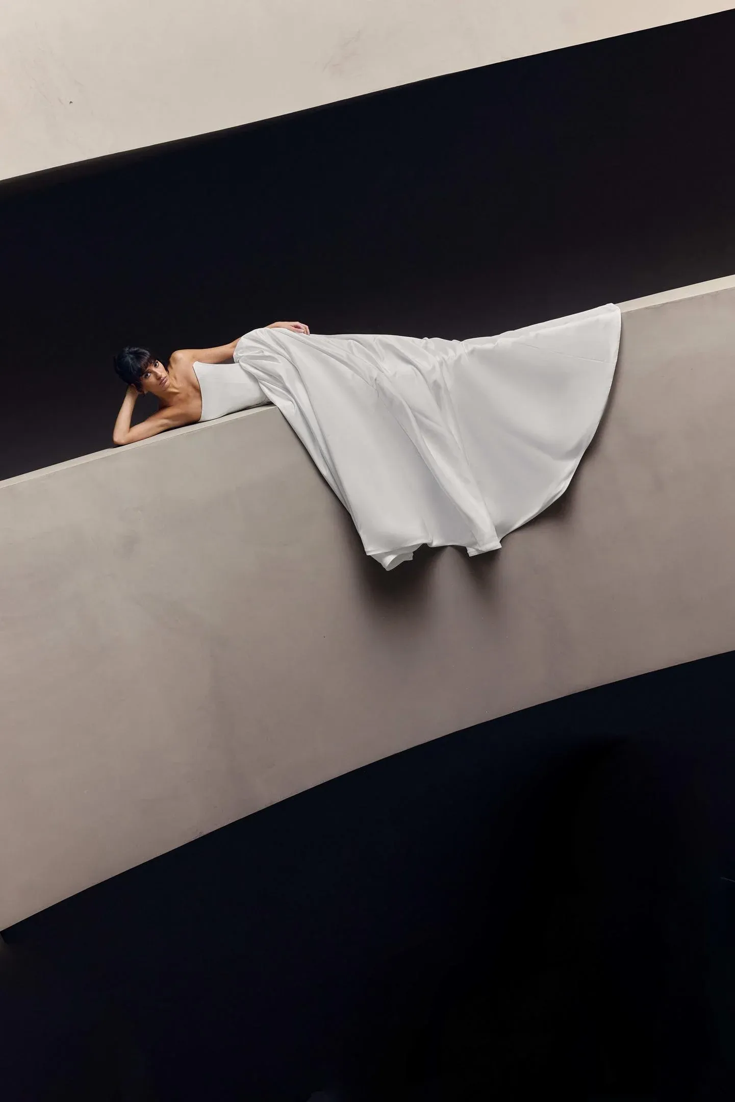 Robe de mariée trapèze sans manches en satin corsage norienne milla nova marseille