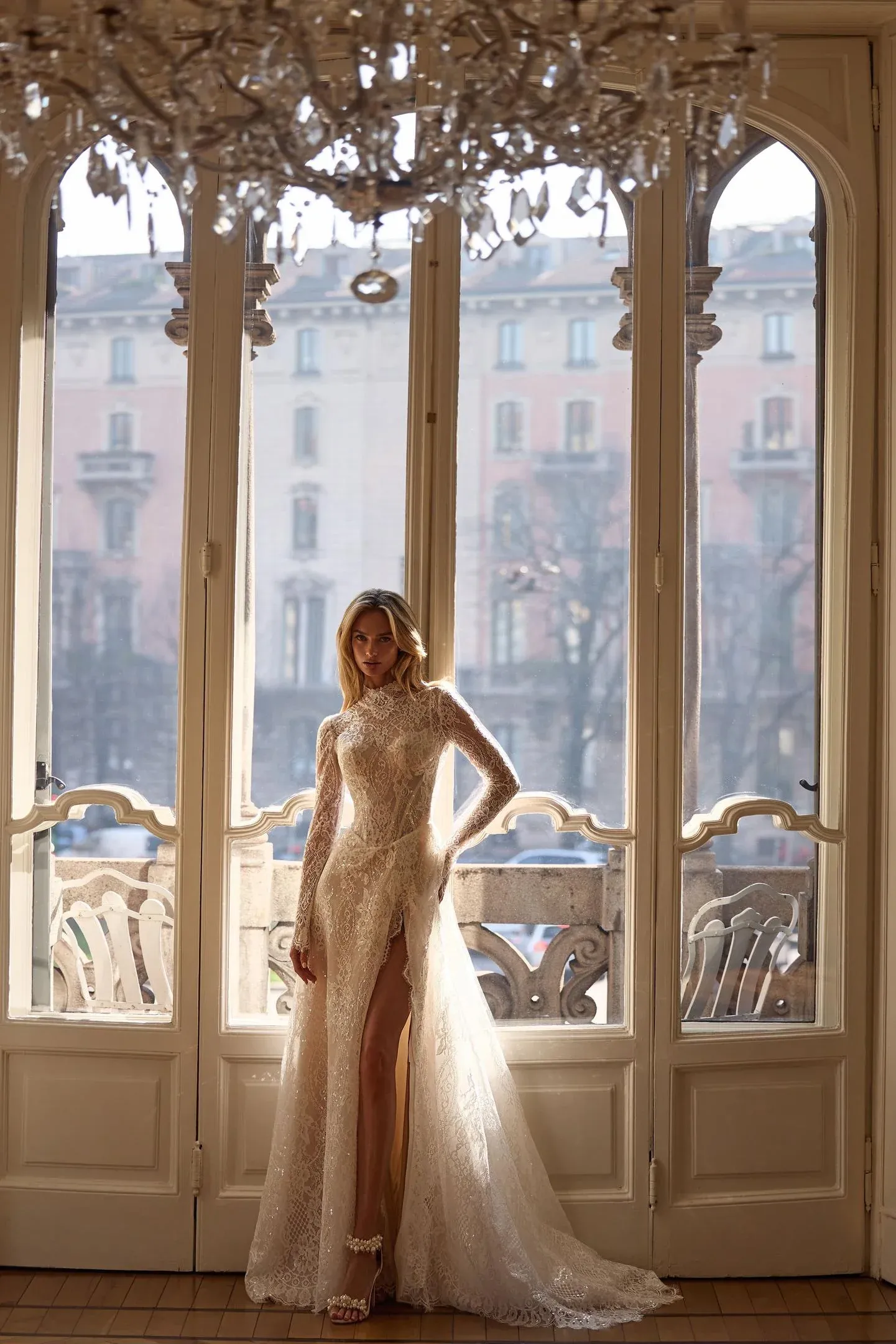 Robe de mariée col montant dentelle à manches longues Novalisse Milla Nova Marseille