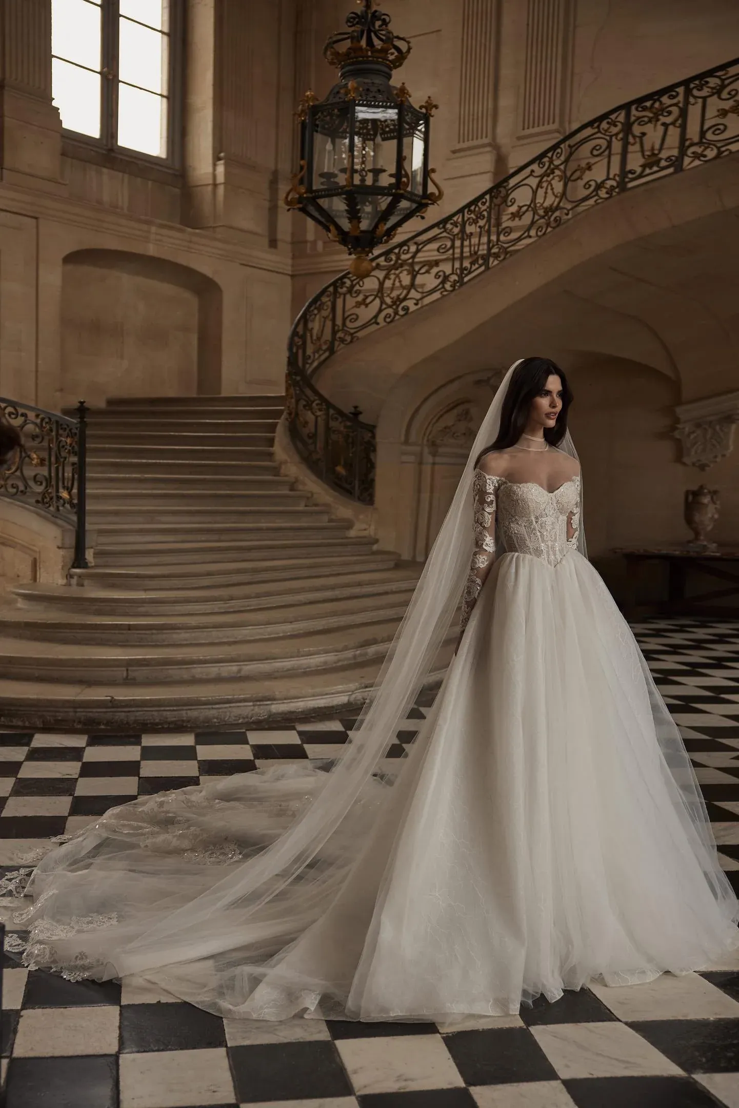 Robe de mariée princesse dentelle tulle corset coeur Perpetua Milla Nova Marseille