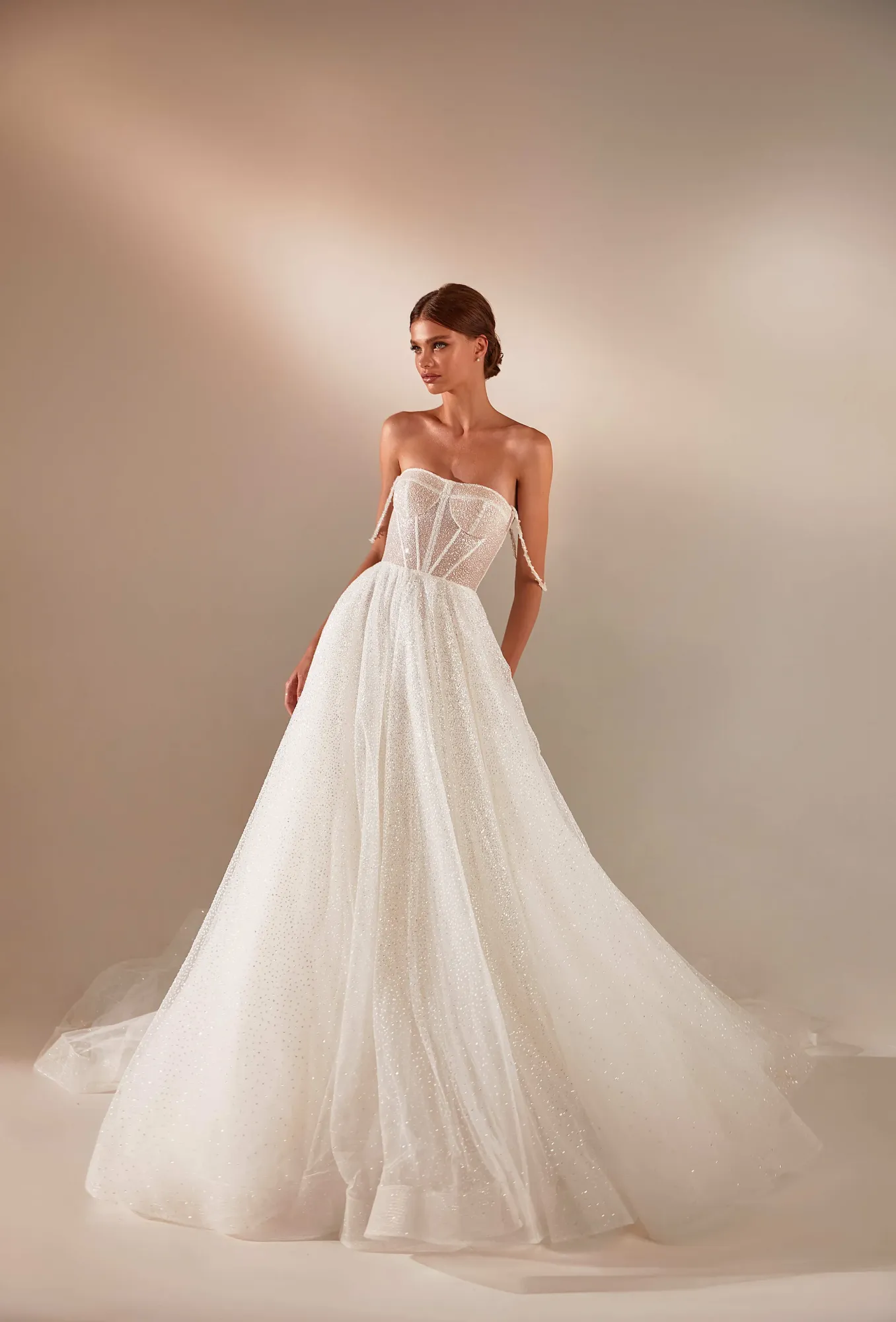 robe de mariée trapèze scintillante longue traîne sietla milla nova marseille