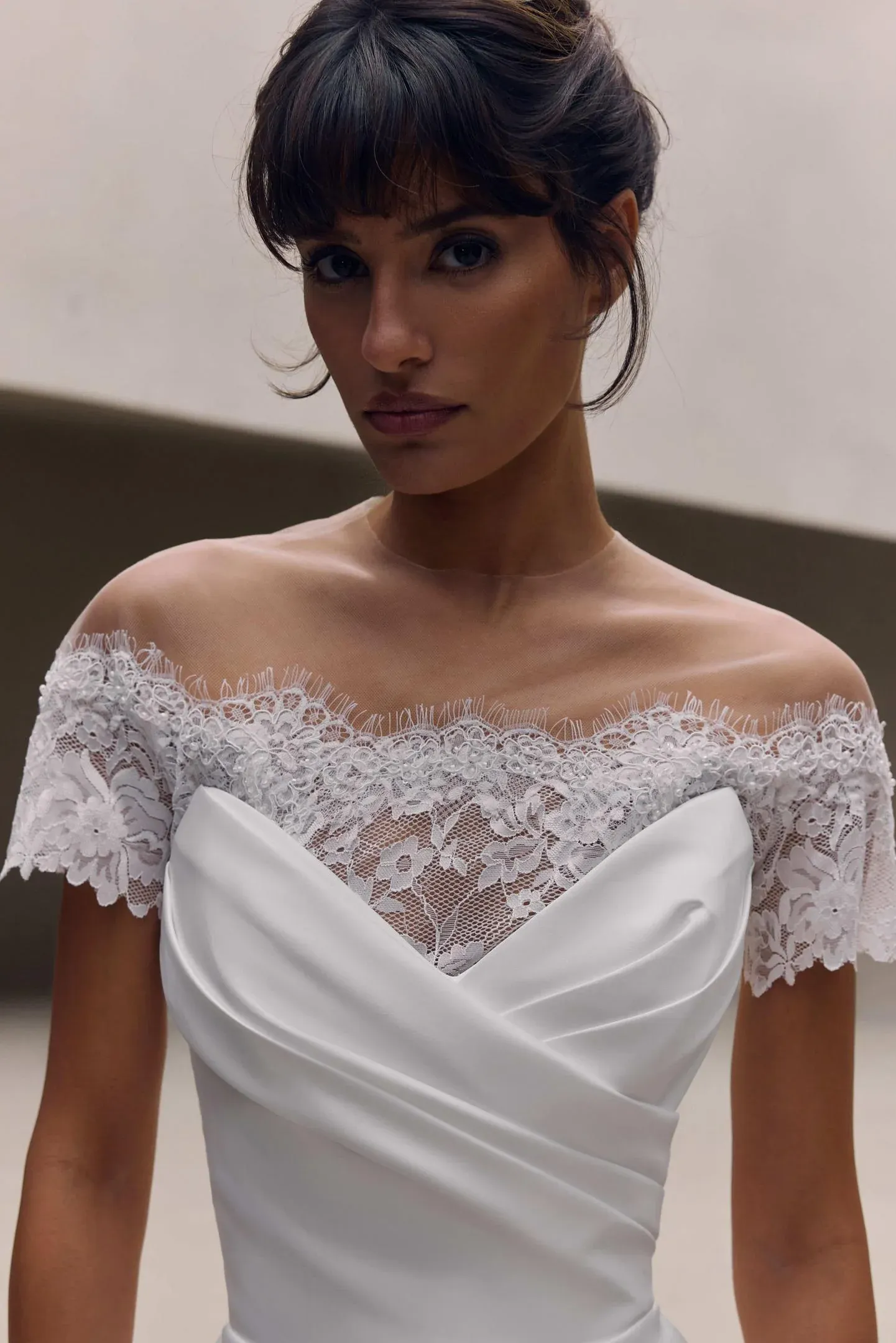 Boléro court en dentelle Chantilly délicate, à manches courtes 