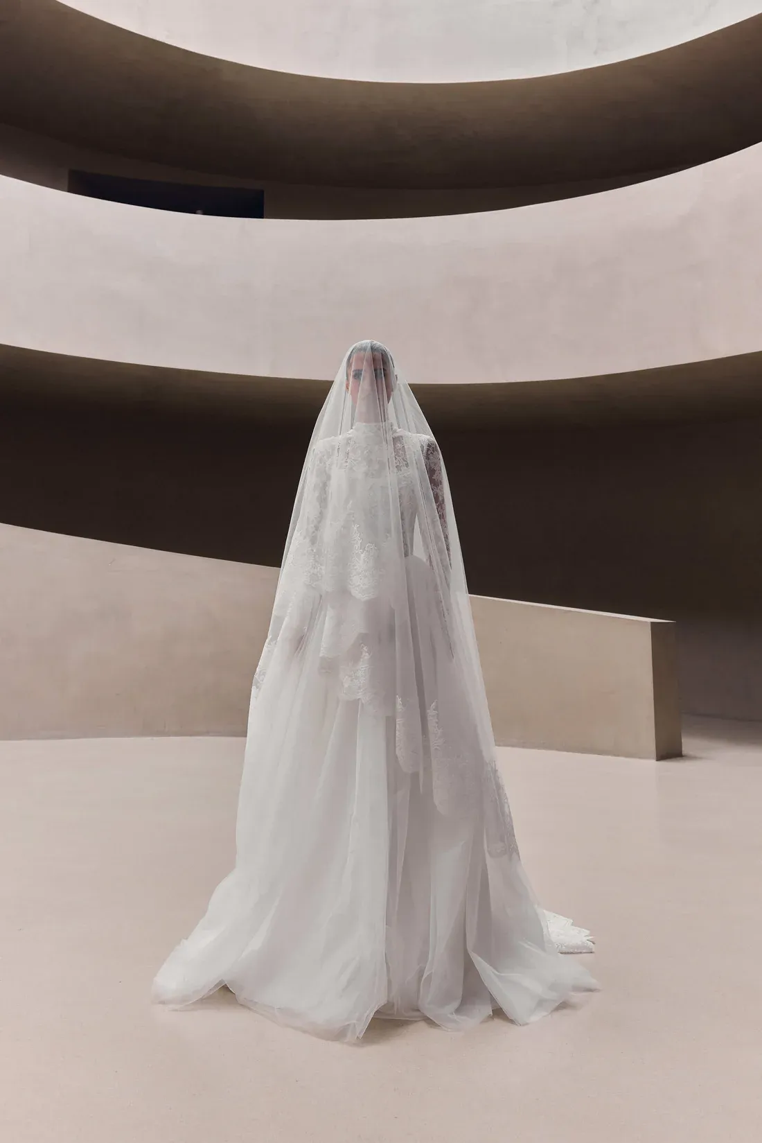 VOILE DE ROBE DE MARIÉE ANNAMARIA  MILLA NOVA COLLECTION 2027 CHEZ SONIAB MARSEILLE