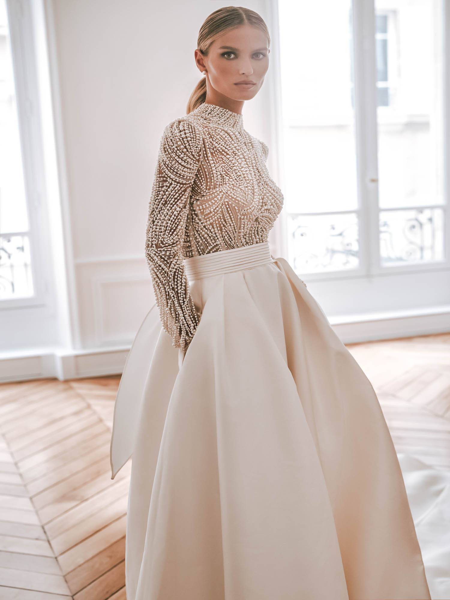 robes de mariée de la créatrice Ukrainienne Milla Nova, les hauts  chantilly finement perlés avec des pierreries