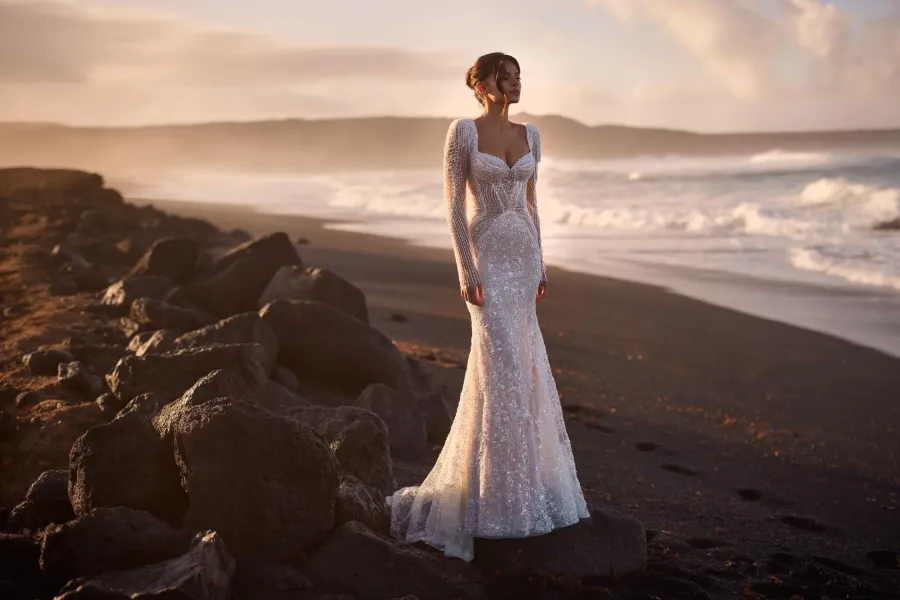 robe de mariée sirène paillettes et perles manches longues blanchette milla nova marseille