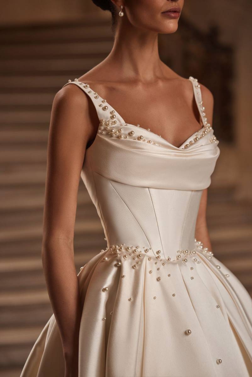 robe ALAIA Milla Nova princesse en mikado longue traine showroom SONIAB Marseille