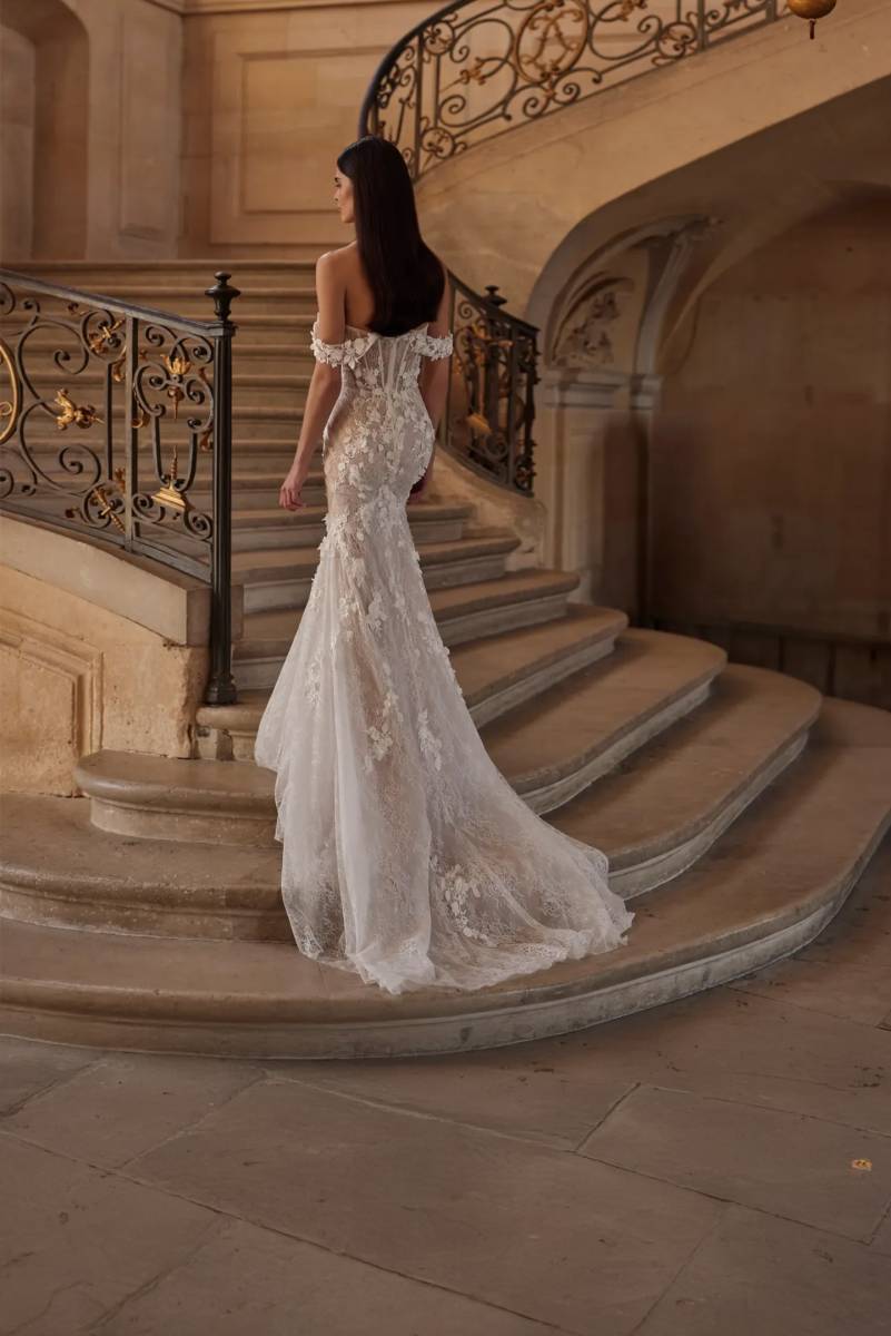 robe de mariée sirène épaules dénudées dentelles 3D brillant milla nova marseille