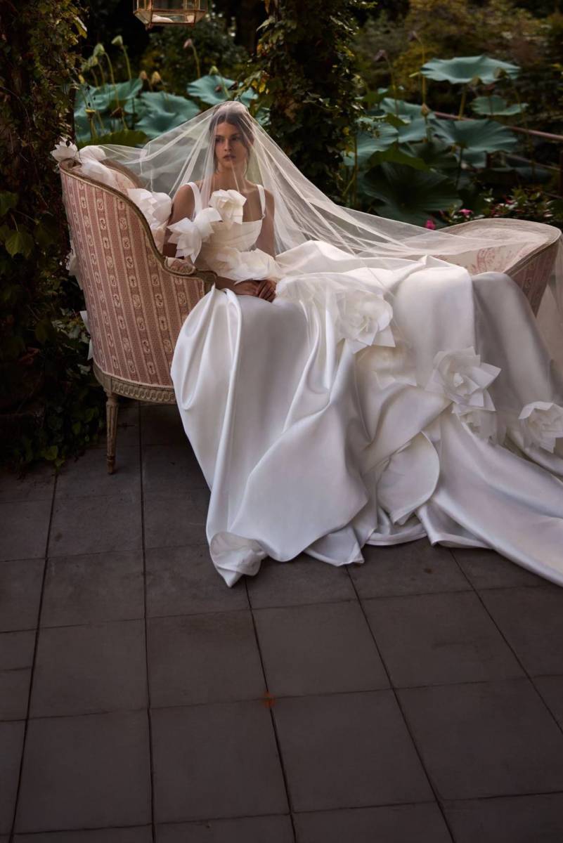 robe de mariée en mikado bretelles et corset ermana milla nova marseille