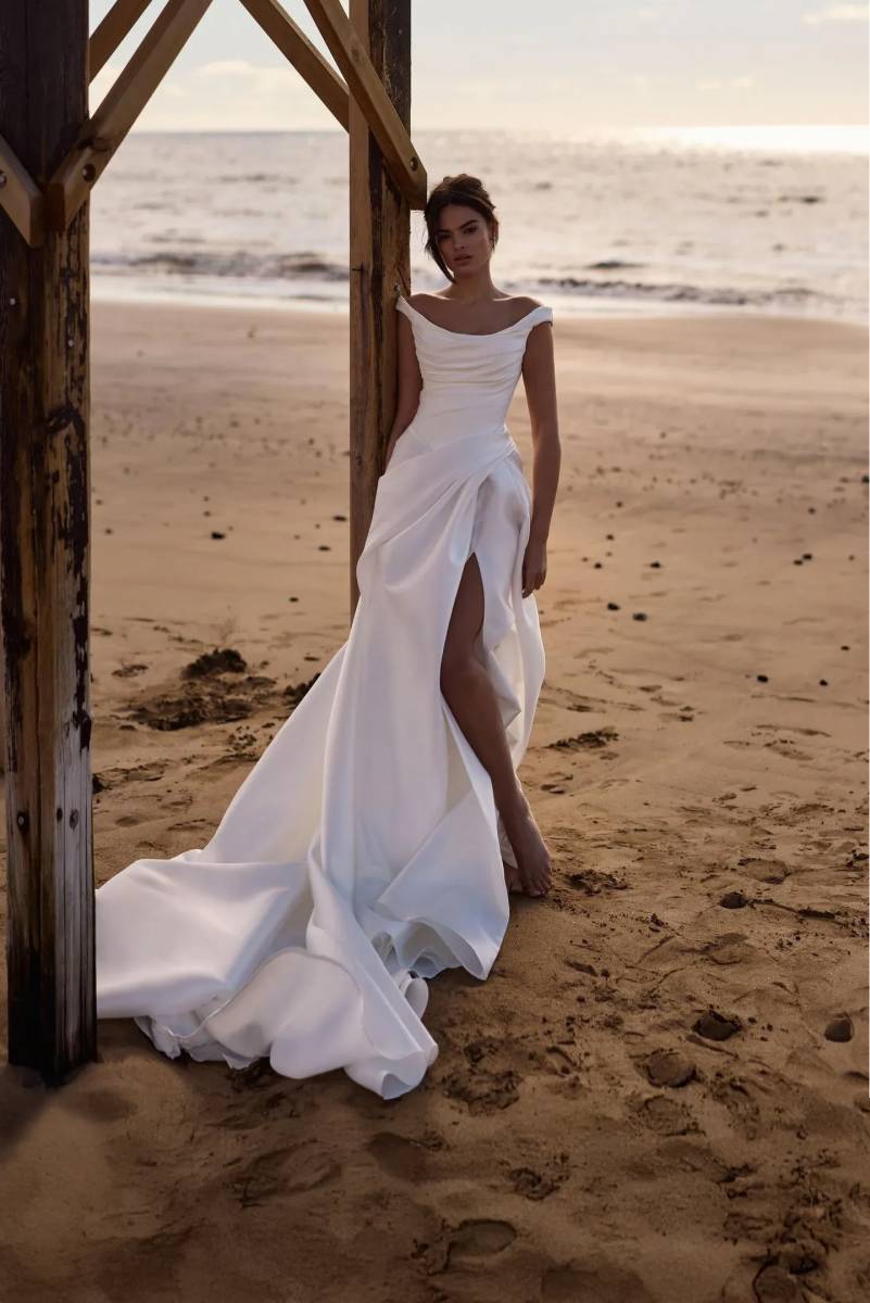 robe de mariée fente décolleté coeur glimpse milla nova marseille