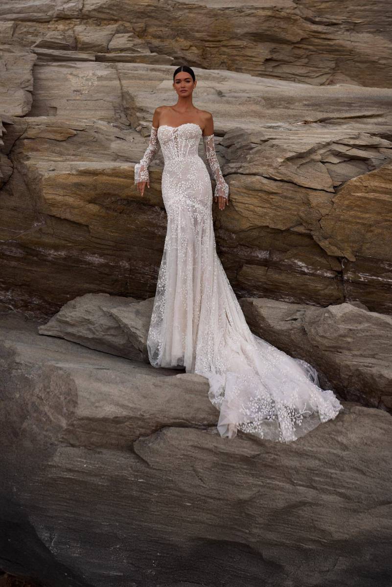 robe de mariée sirène en dentelle florale décolleté coeur ismeria milla nova marseille