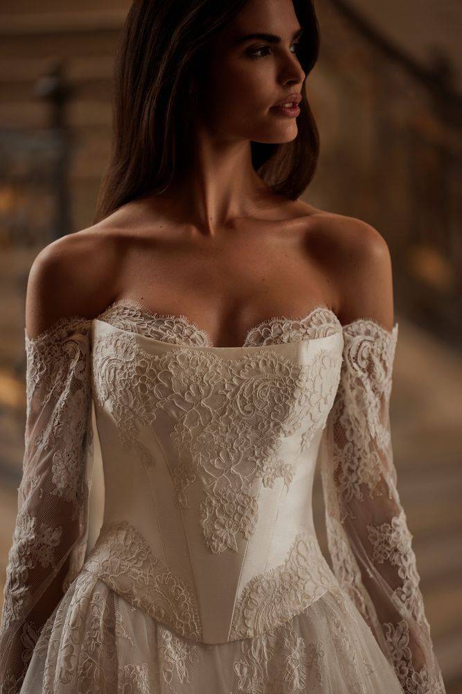 Robe de mariée princesse luxe avec paillettes à Marseille - Création Milla Nova