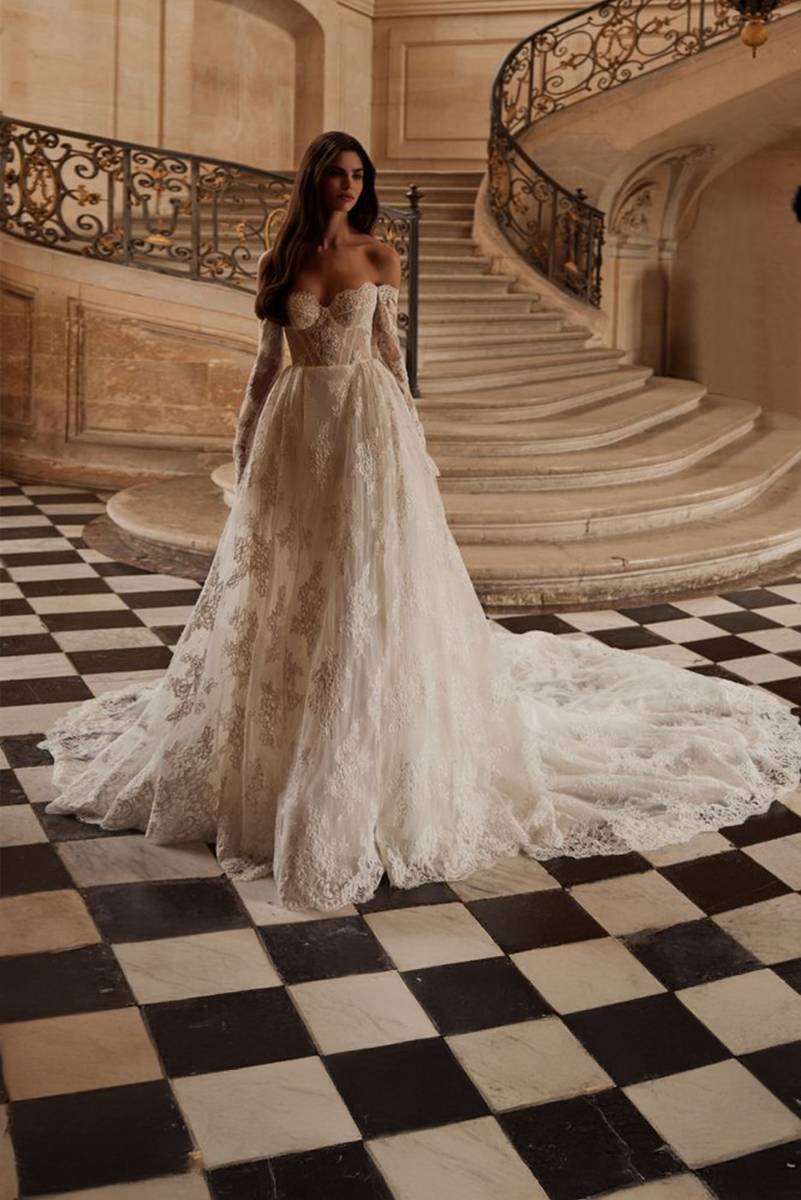 Robe de mariée princesse luxe avec paillettes à Marseille - Création Milla Nova
