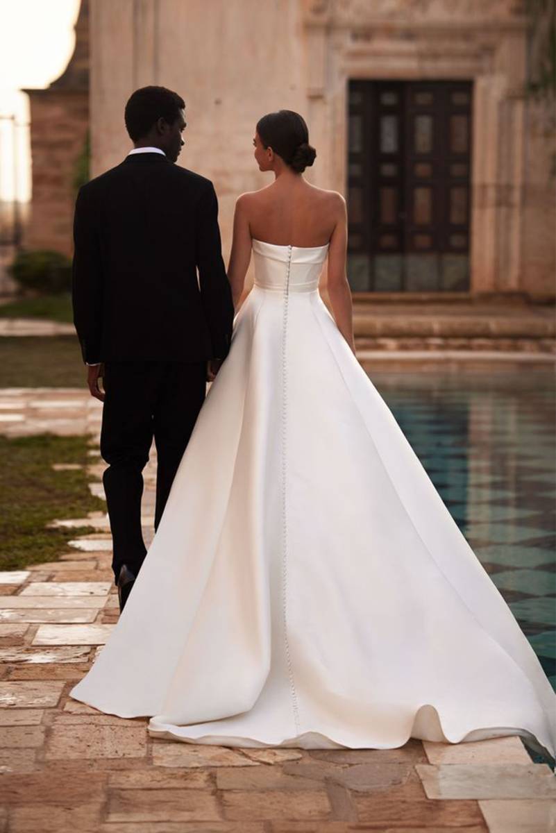 Showroom boutique SoniaB Marseille collection Chapter Bride Milla Nova