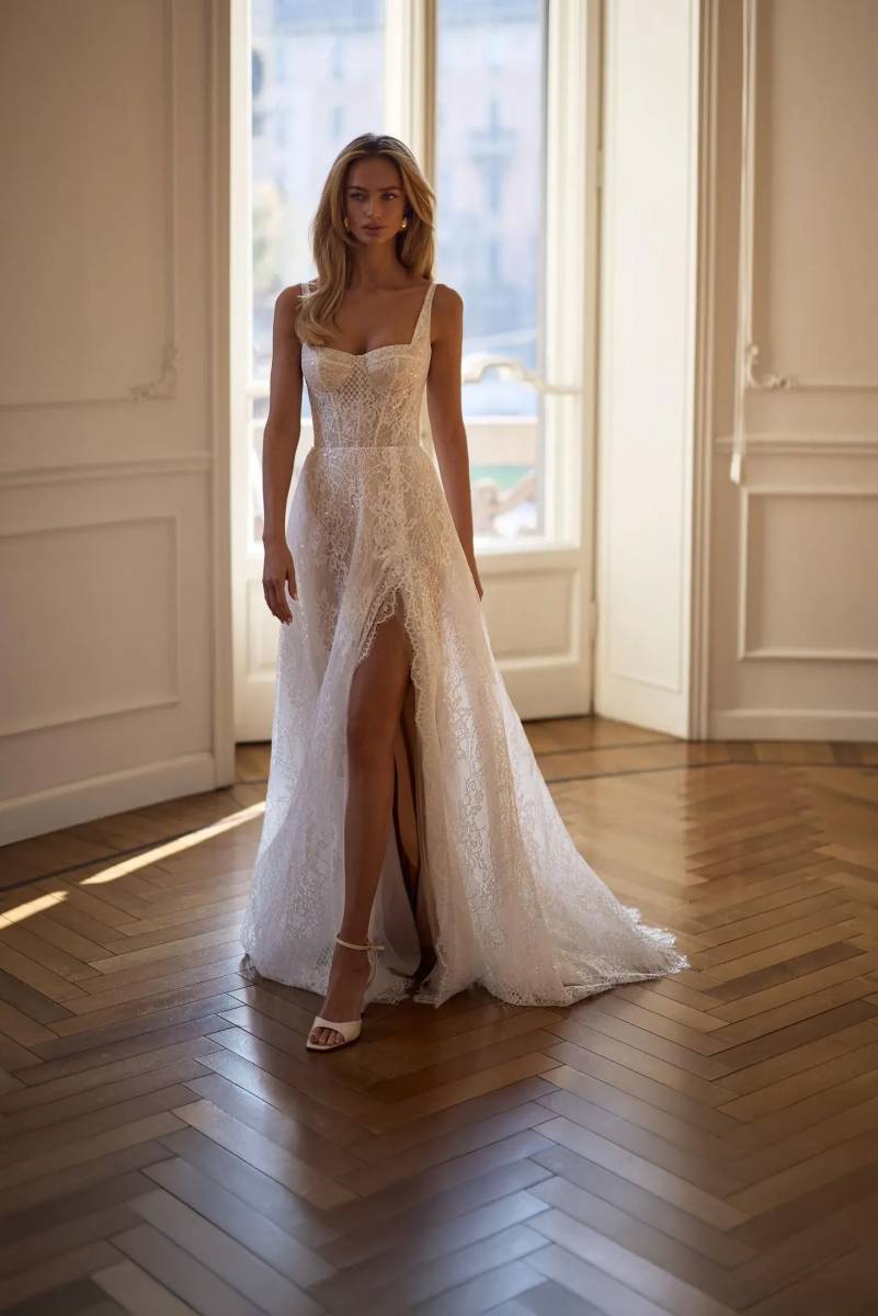 robe de mariée trapèze dentelle florale fente corset modèle norivelle milla nova marseille