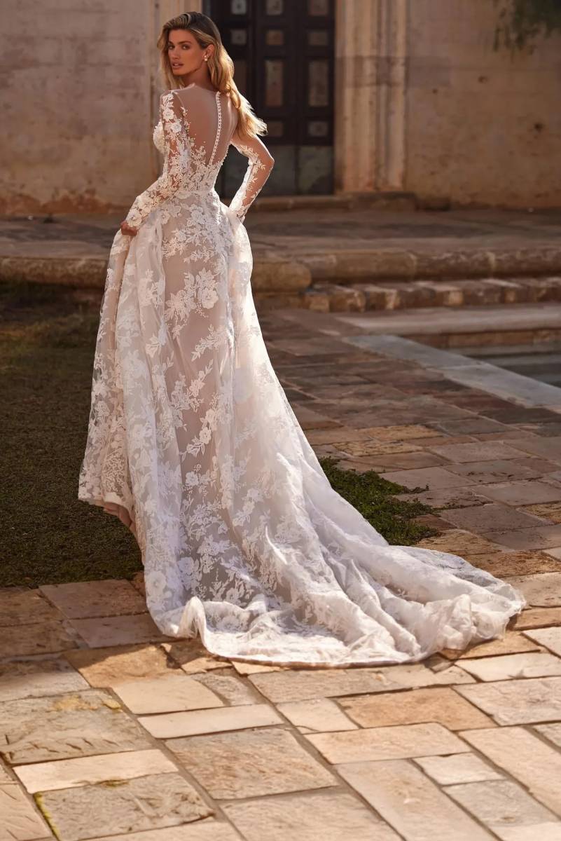 robe de mariée manches longues en dentelle florale corset quillara milla nova marseille