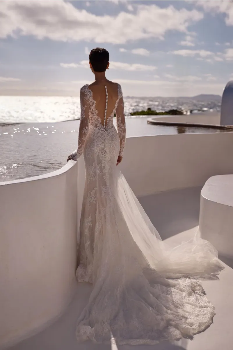 robe de mariée sirène dos décolleté plongeant longue traîne adora milla nova marseille