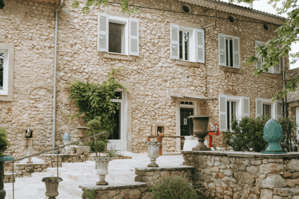 domaine de la rotonde mas provencal en pierre sur villecroze dans le var