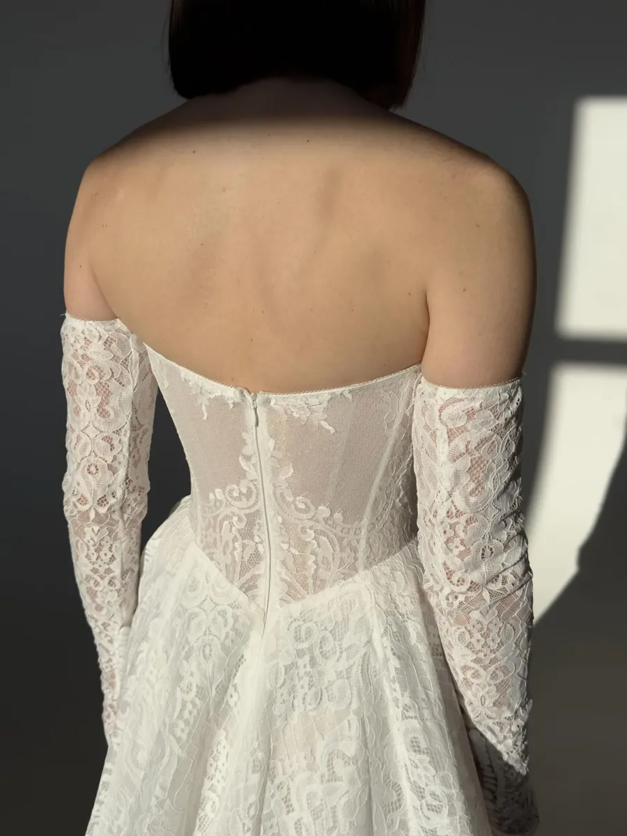 Gants de mariée en dentelle de Chantilly, ornés de délicats boutons amalia milla nova marseille