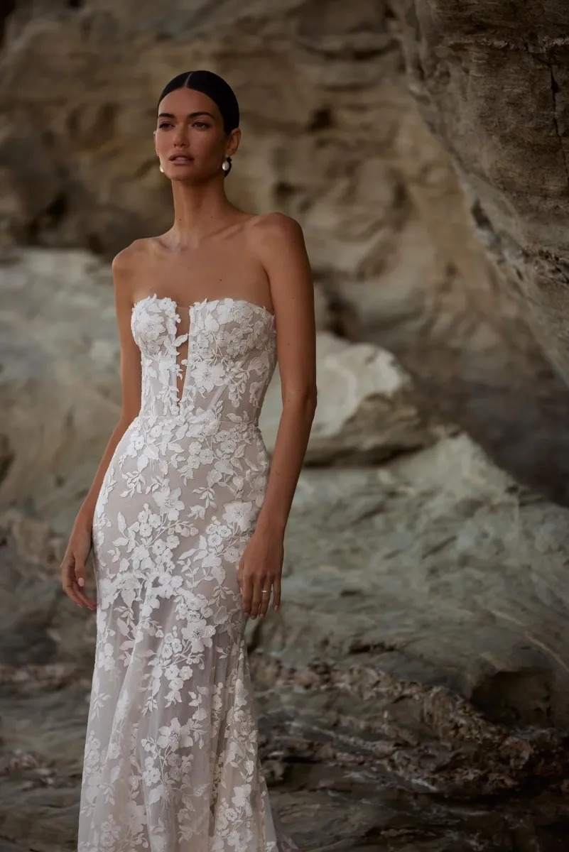 Robe de mariée sirène sans manches dentelle florale et de sequins claire milla nova marseille