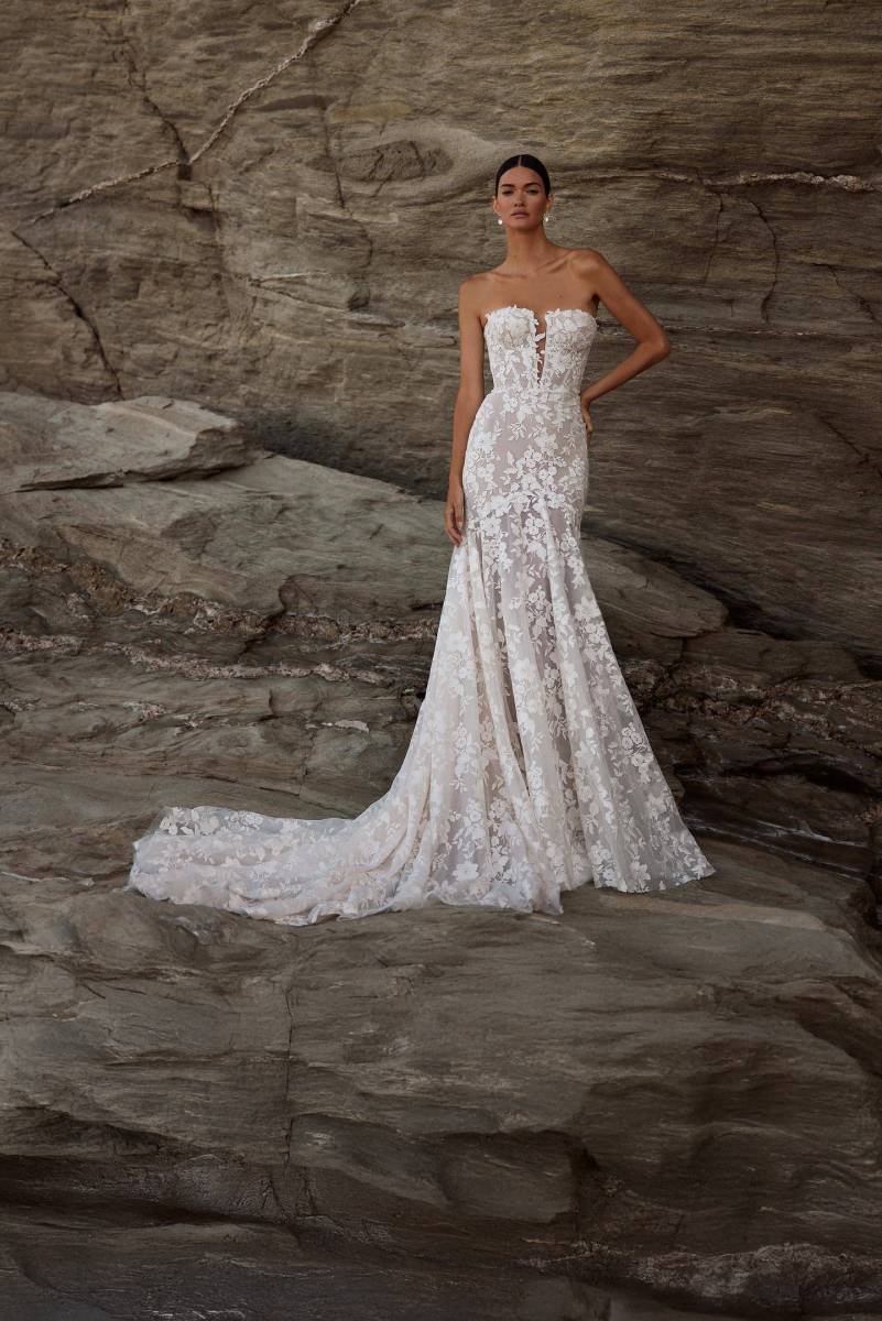 robe de mariée sirène épaules dénudées en dentelle claire milla nova marseille