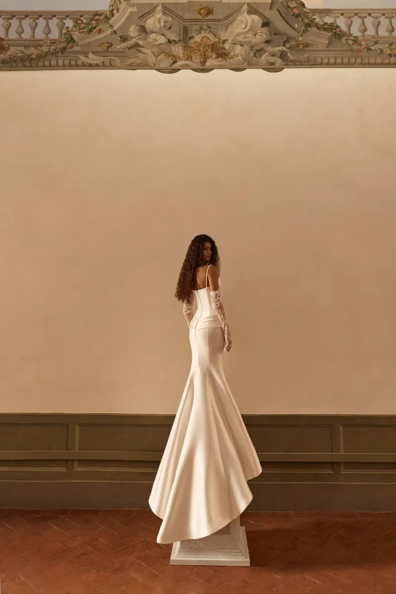 Robe sirène en mikado fluide bretelles spaghetti clarienne milla nova marseille