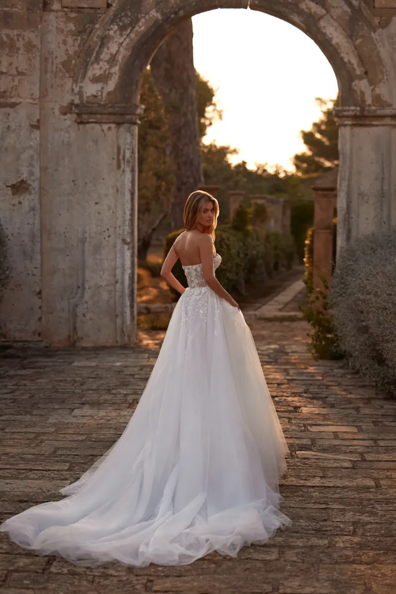 robe de mariée bustier perlé à paillettes jupe en tulle damaris milla nova