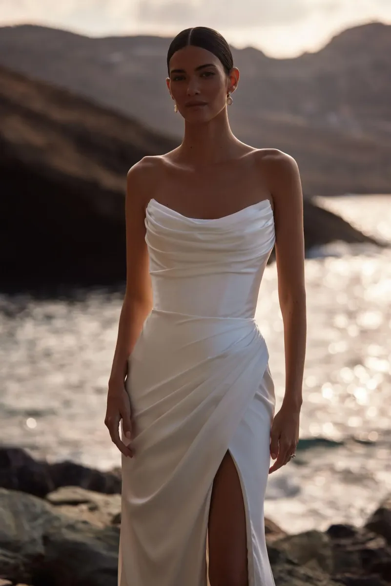 robe de mariée sirène en satin sans manches corset à fente bellissima milla nova marseilel