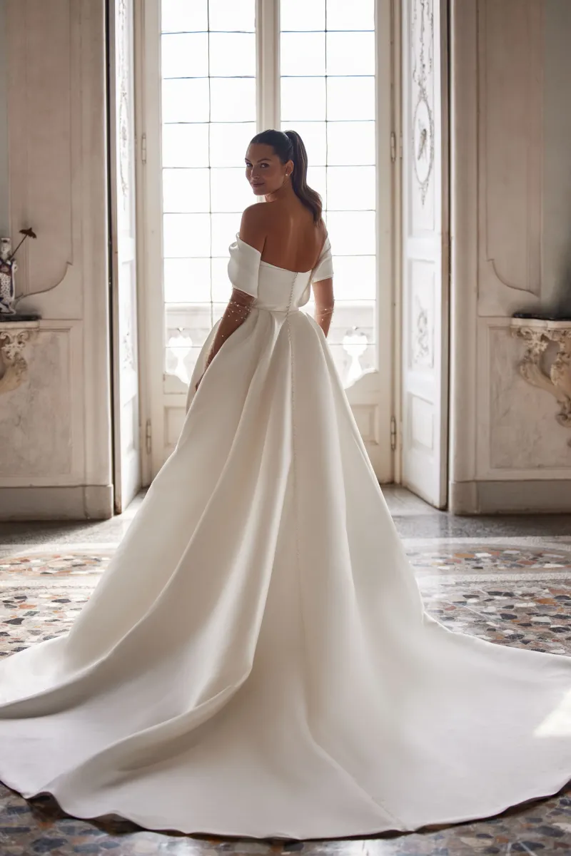 robe de mariée sans manches longue traîne mikado eridana milla nova marseille 
