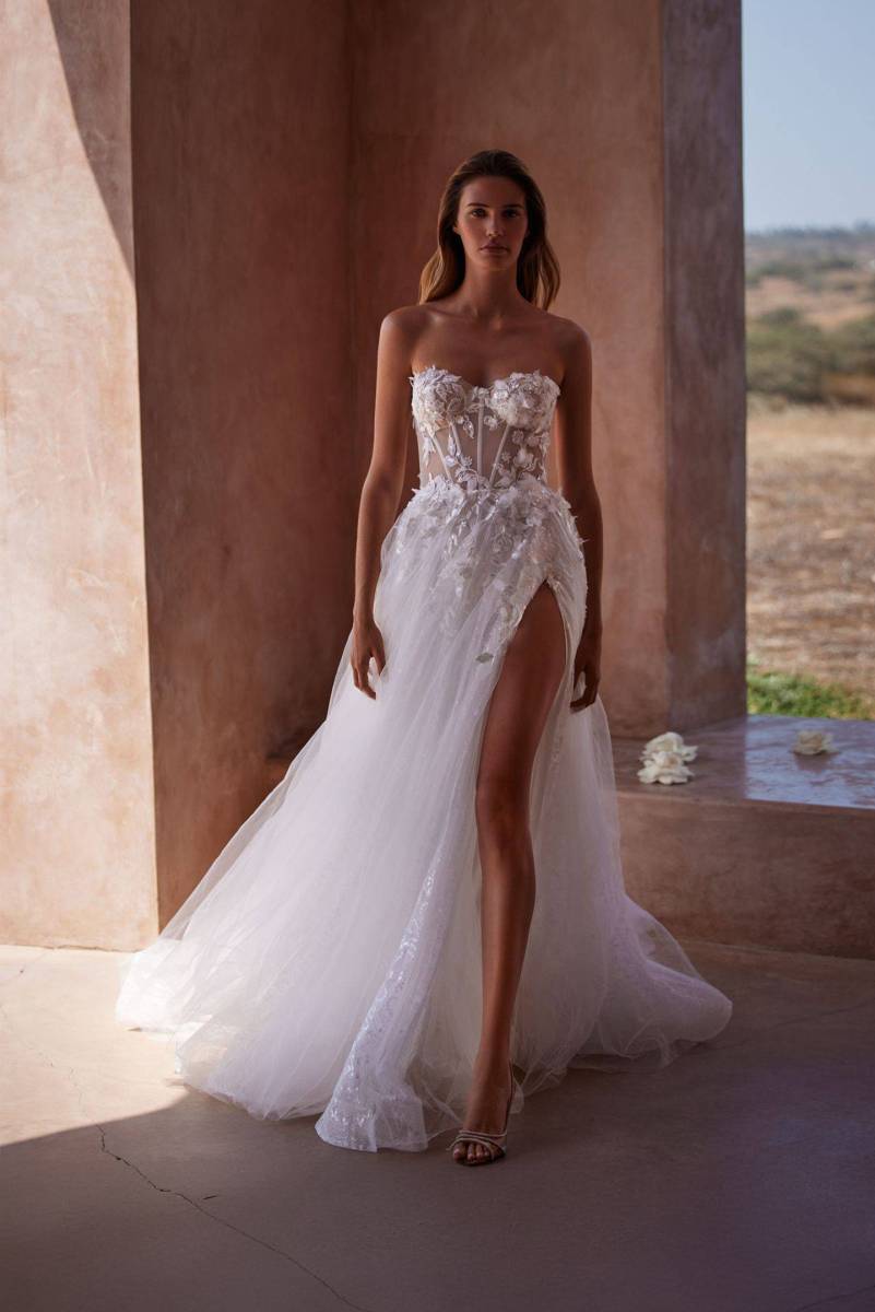 ROBE DE MARIÉE PRINCESSE MARSEILLE TULLE TRANSPARENT CORSET CŒUR DENTELLE CHANTILLY  