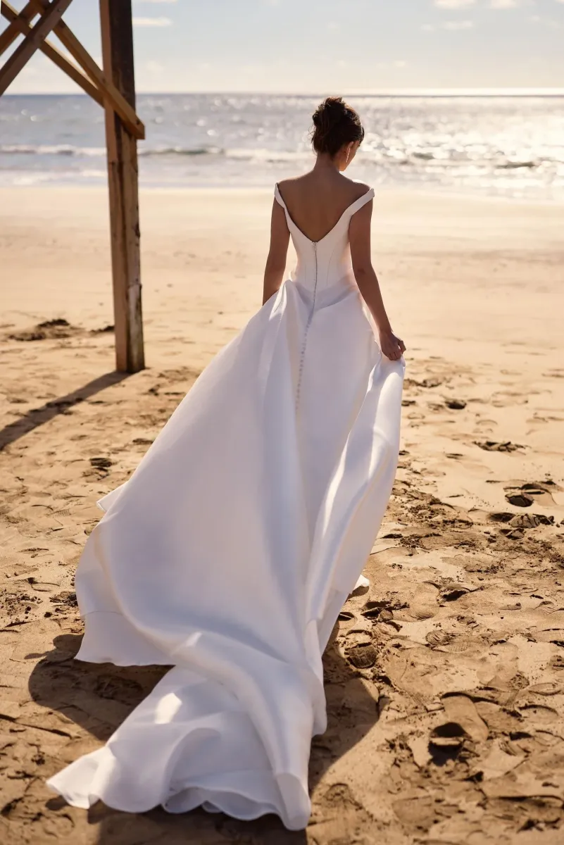 robe de mariée fente décolleté coeur glimpse milla nova marseille