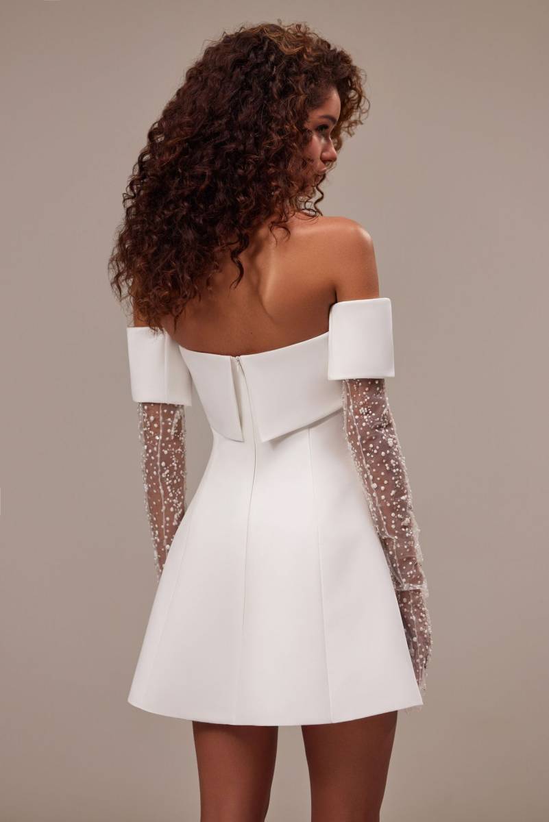 robe de mariée courte STYLES Milla Nova taille cintrée.