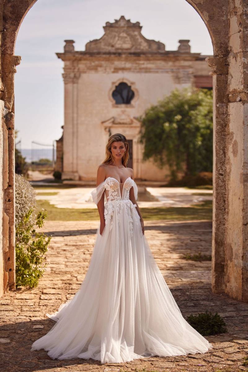 Silhouette A-line princesse romantique voile Shanice robe Euphoria Milla by Lorenzo Rossi Marseille 13007