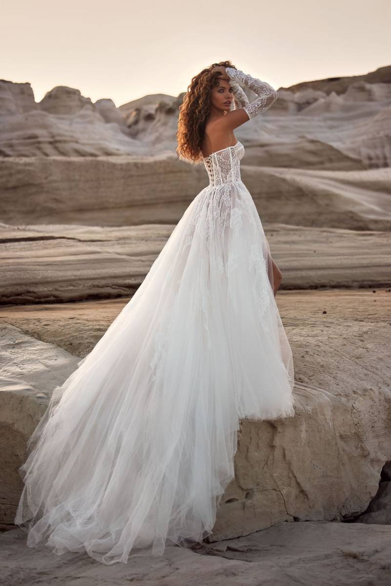 robe de mariée princesse grande traîne manches amovibles millanova marseille