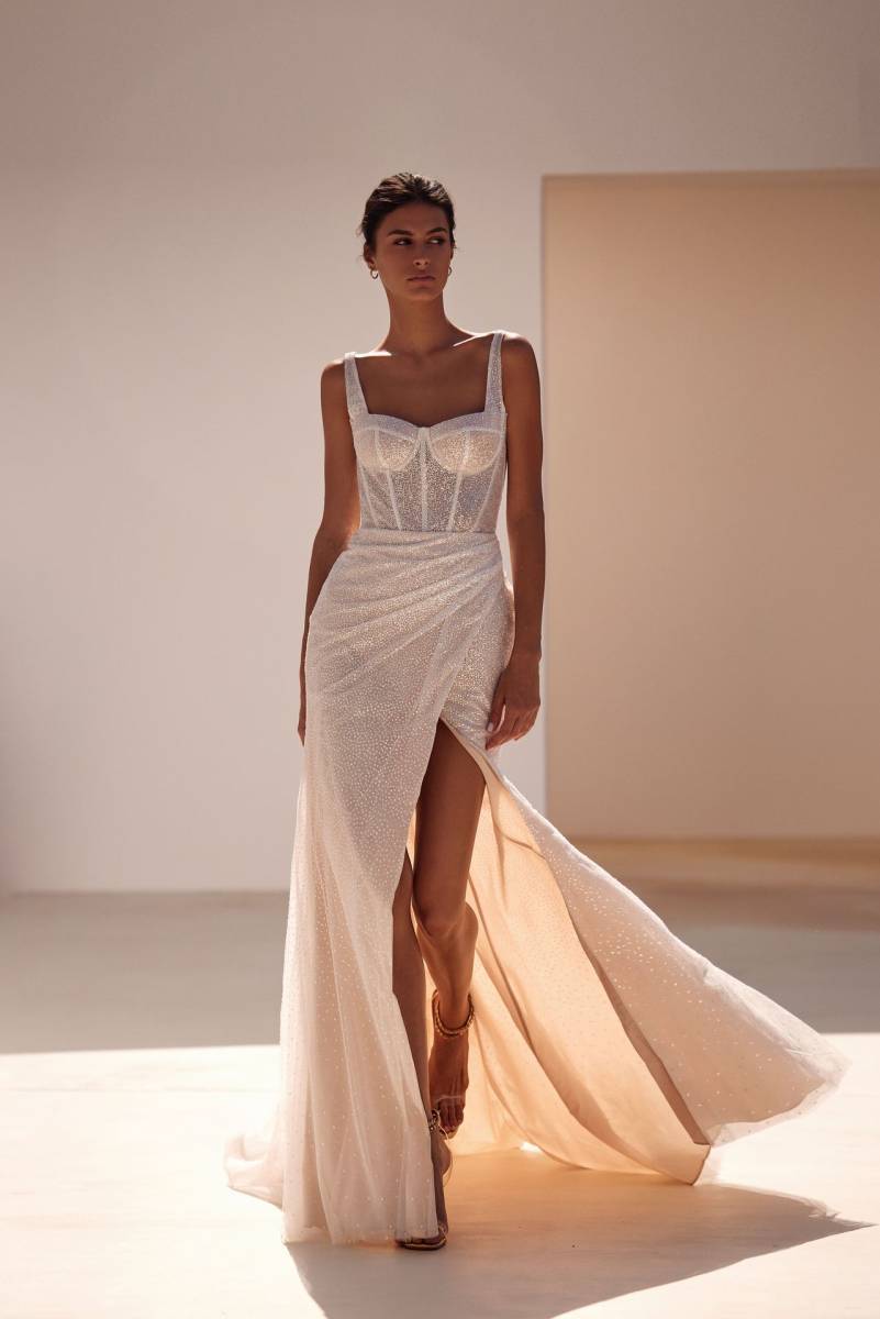 robe de mariée rène exceptionnelle scintillante tissu glitter lumineux semi-transparent 