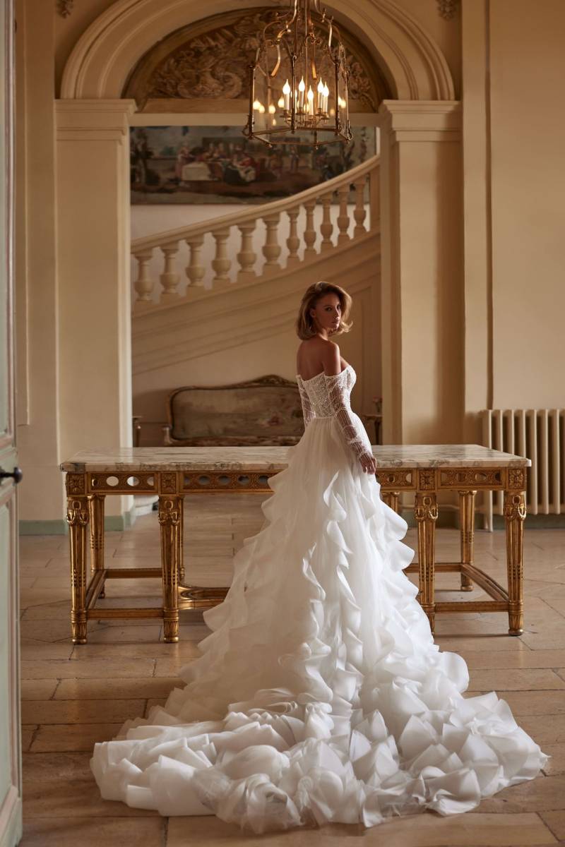 boutique Soniab essayage robe Madeira paillettes traîne organza volants Marseille 