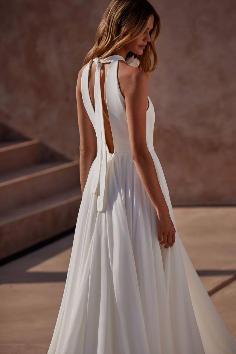 Robe mariée épurée élégante dos nu Nouvelle Milla Nova boutique mariage Marseille
